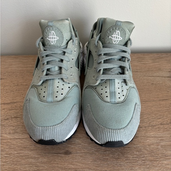 Nike Air Huarache SE Mica Green - Picture 4 of 15